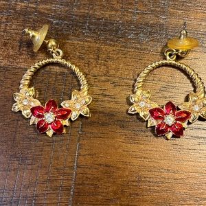 Gold beautiful wreath earrings